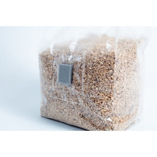 Clear plastic bag of brown granules, sealed with a grey patch—perfect for BRF and vermiculite set-ups. Product: Organic Brown Rice Flour BRF bags 4×500g PF Tek.