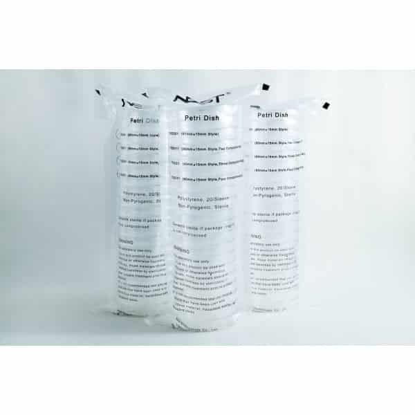 Three packages of 90mm sterile, gamma-irradiated Petri dishes with three vents are wrapped in clear plastic and arranged on a white background.