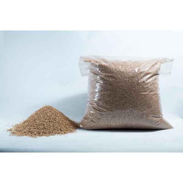 A clear plastic bag labelled "Vermiculite, Grade 2, fine, mycology" sits beside a small pile of brown grains on a white background.