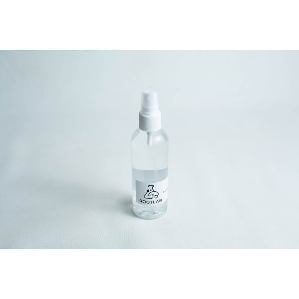 A clear 100ml spray bottle labelled ROOTLAB with a laboratory flask logo, containing 70% isopropyl alcohol, is placed on a white background.
