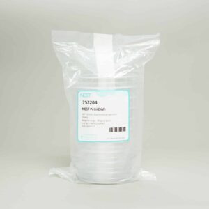 A sealed pack of 500 Petri dishes (90mm, 3 vents, sterile, gamma irradiated) with a product label on a plain light background.